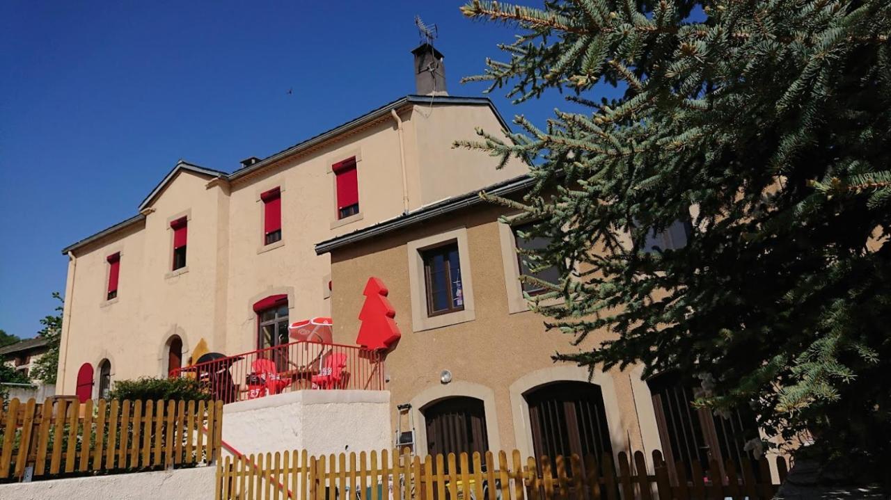Le Sapin Rouge - Restaurant - Bar - Chambres D'Hotes Artigues  المظهر الخارجي الصورة