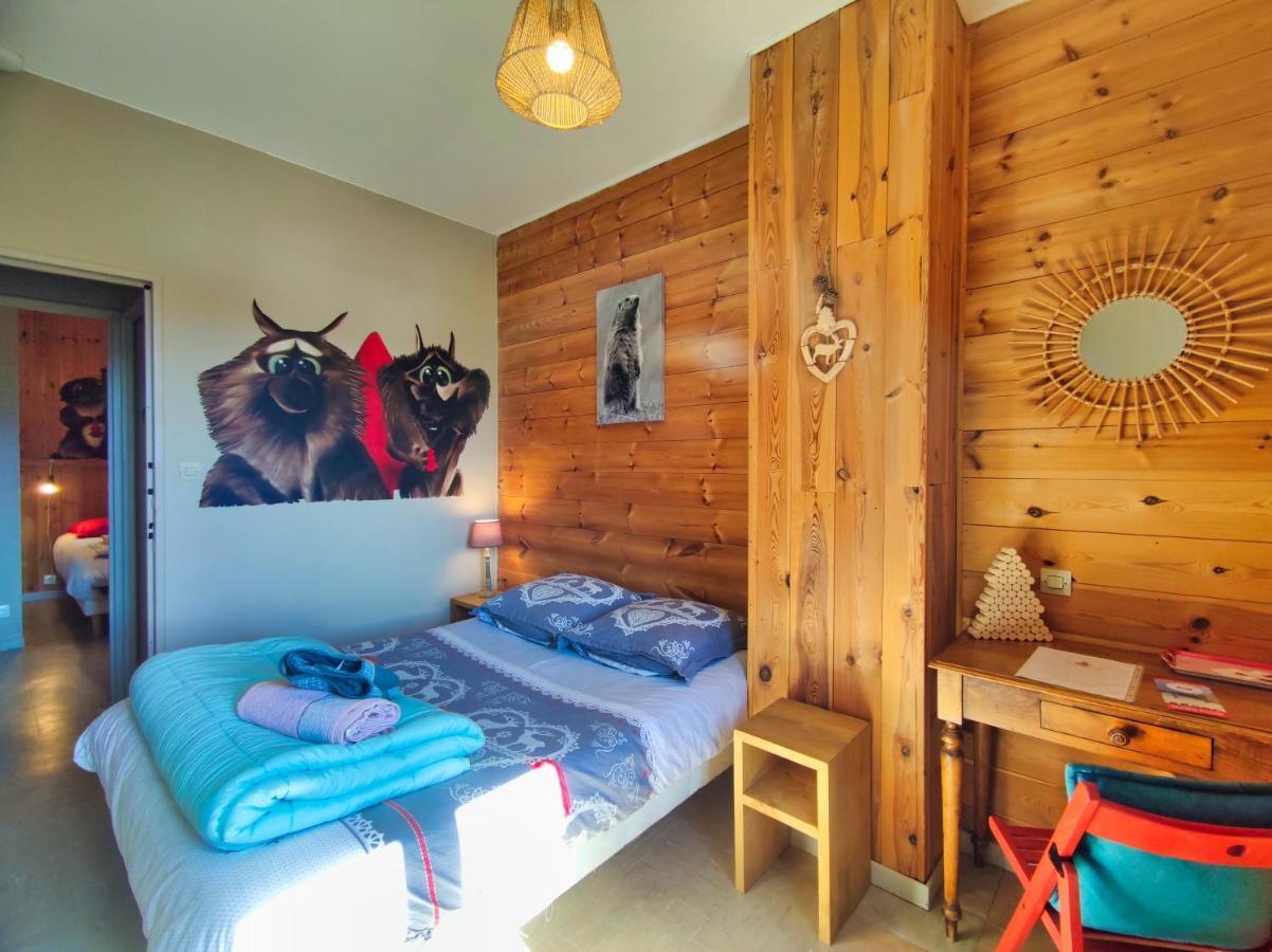 Le Sapin Rouge - Restaurant - Bar - Chambres D'Hotes Artigues  المظهر الخارجي الصورة